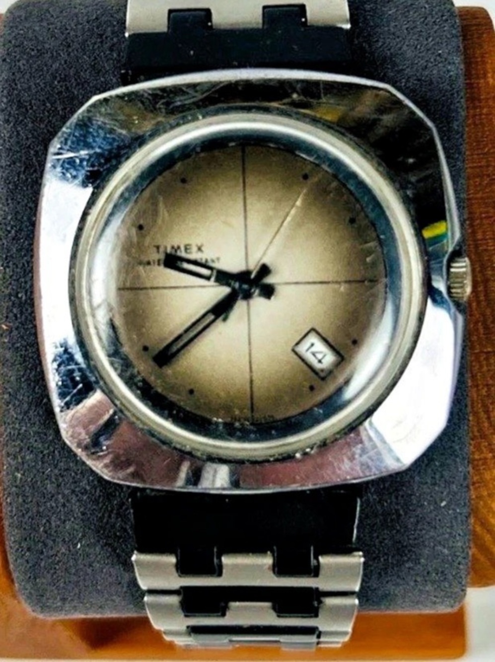 Vintage 1976 Timex Marlin UFO
Date Dial Mechanical Men's
Watch WORKS
